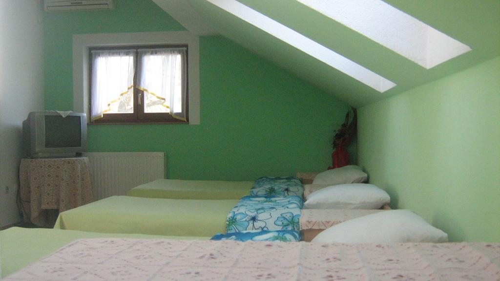 Farm Stay Lackovic Bilje الغرفة الصورة