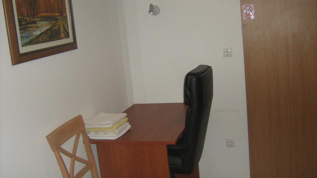 Farm Stay Lackovic Bilje الغرفة الصورة
